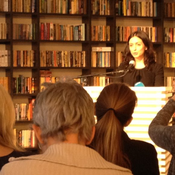 hadia_tajik_fremlegger_boklov_pa_litteraturhuset